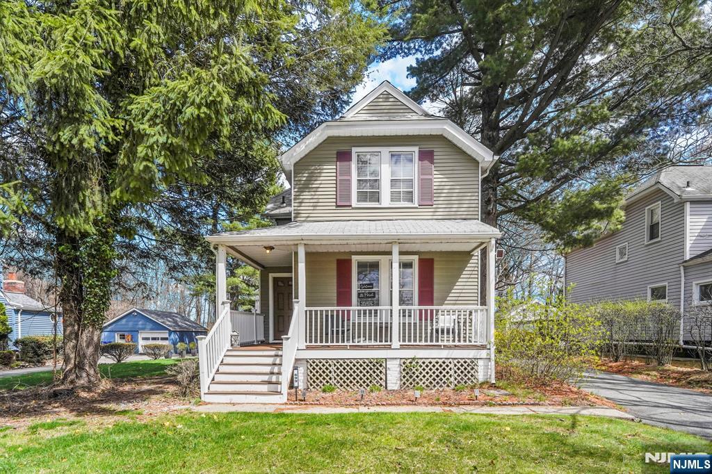 Property for Sale at 699 Riverview Drive, Totowa, New Jersey - Bedrooms: 3 
Bathrooms: 2 
Rooms: 7  - $598,888
