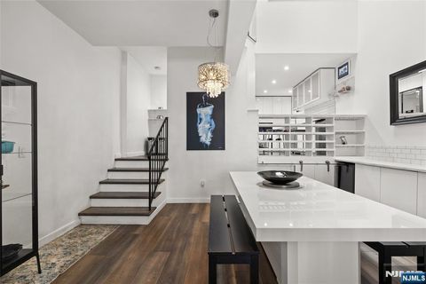 111 Mulberry St Unit THA, Newark, NJ 07102 - MLS#: 25012047