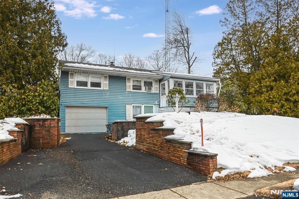 Photo of 286 Ridgewood Boulevard, Twp of Washington, NJ 07676 (MLS # 26005299)