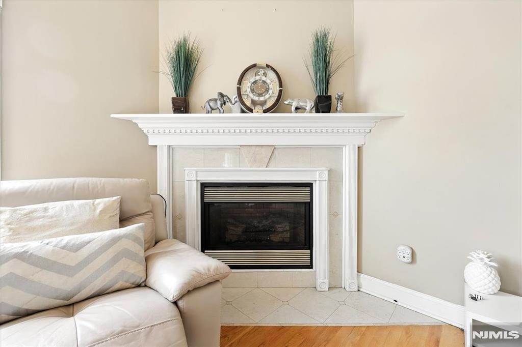 82 Avenue F