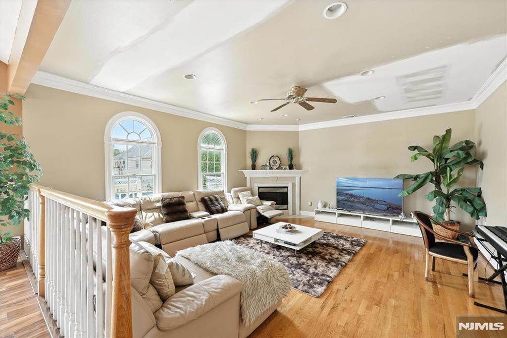 82 Avenue F
