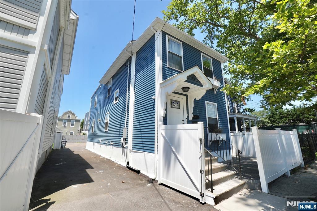 23 Howard Street