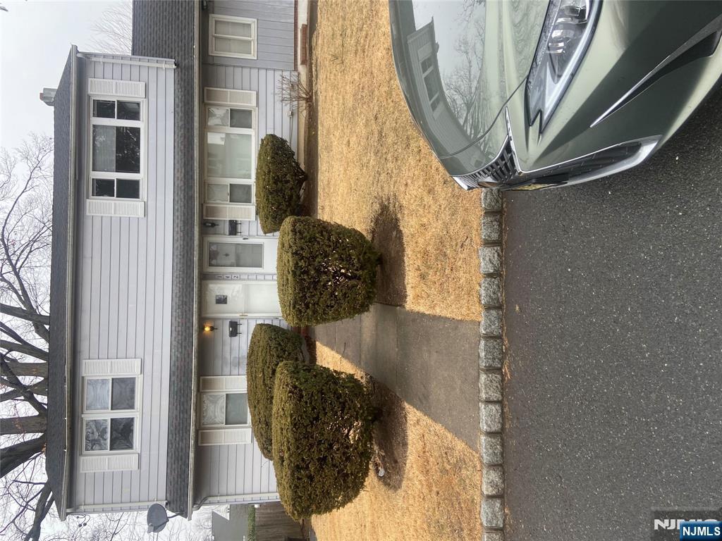 142 Manhattan Ter, Dumont, New Jersey - 2 Bedrooms  
1 Bathrooms  
5 Rooms - 