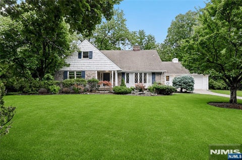Photo of 26 Glenwood Rd, Tenafly, NJ 07670 (MLS # 26031186)
