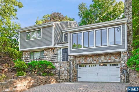 Photo of 570 Grandview Terrace, Leonia, NJ 07605 (MLS # 26027126)
