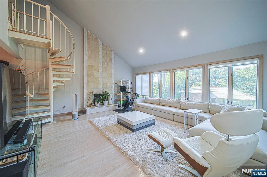 570 Grandview Terrace