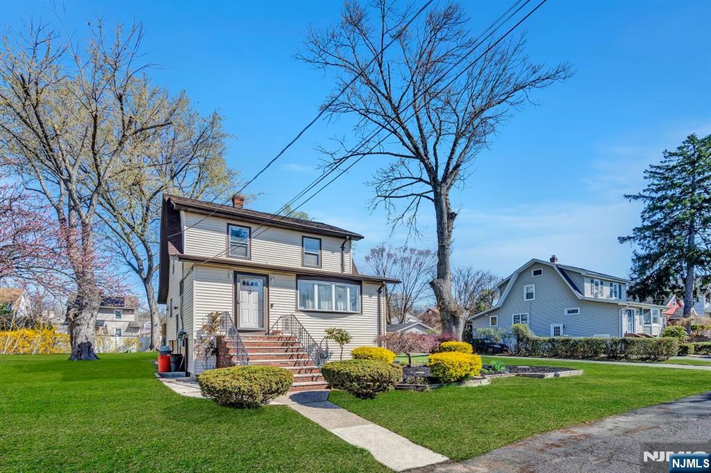 32 1st Street