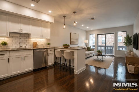 Photo of 31 Fairmount Ave #6A, Hackensack, NJ 07601 (MLS # 26039655)