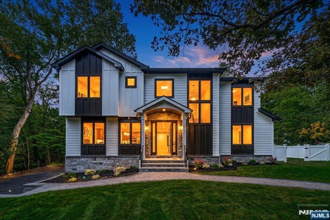 Photo of 914 Hammond Road, Ridgewood Village, NJ 07450 (MLS # 26034484)