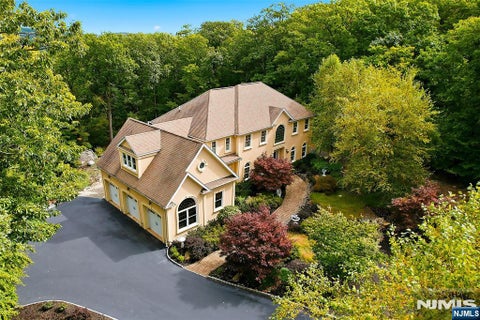 Photo of 21 Pine Hill Road, Mahwah, NJ 07430 (MLS # 26040180)