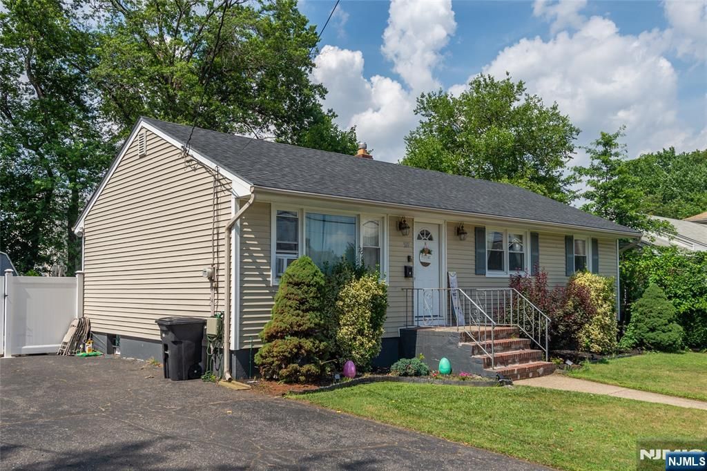 Photo of 527 Lyster Avenue, Saddle Brook, NJ 07663 (MLS # 25041973)