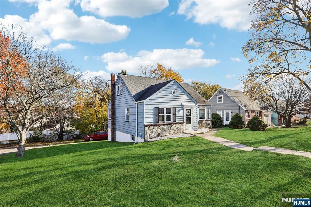 Photo of 190 Bell Street, Belleville, NJ 07109 (MLS # 26000208)