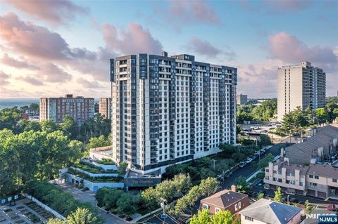 Photo of 1265 15th St #11L, Fort Lee, NJ 07024 (MLS # 26000709)