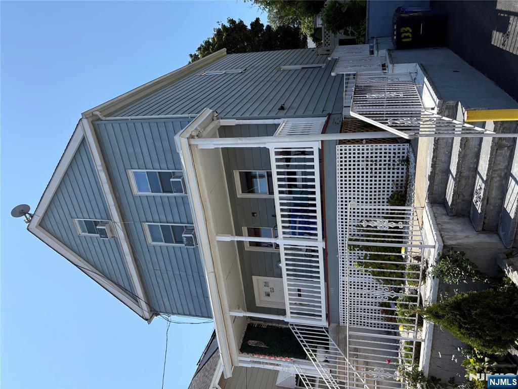 133 Corabelle Avenue 2 Fl
