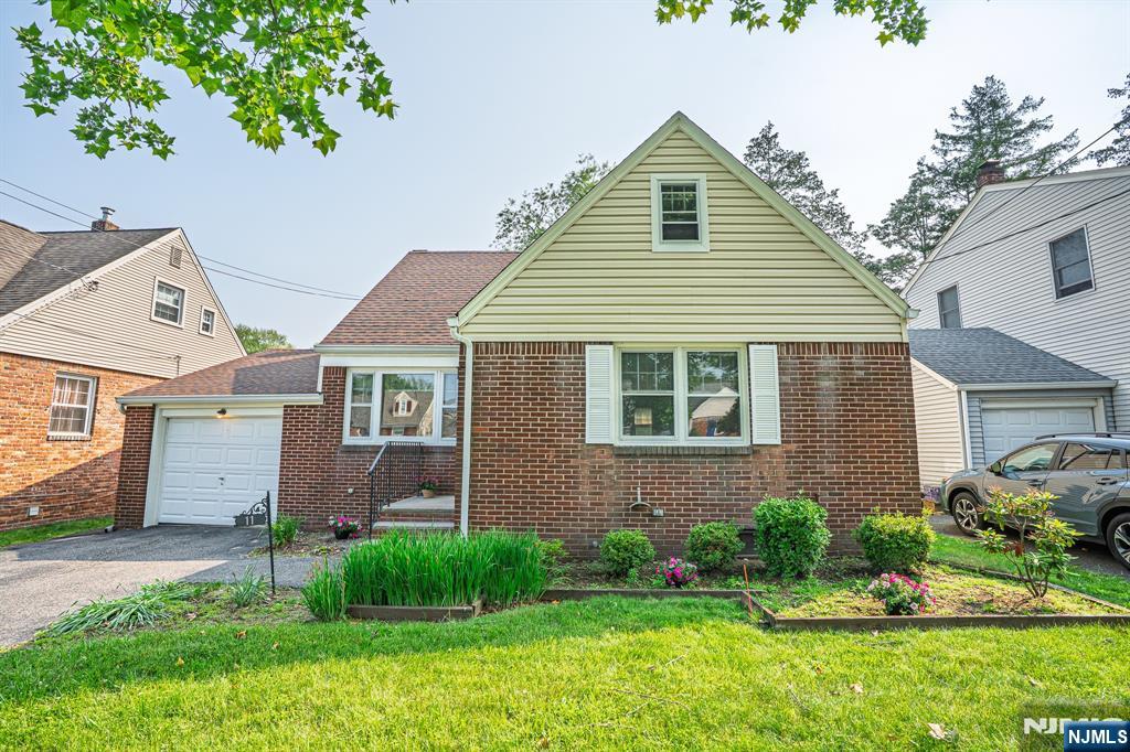 Property for Sale at 11 Newman Avenue, Nutley, New Jersey - Bedrooms: 3 
Bathrooms: 3 
Rooms: 7  - $525,000
