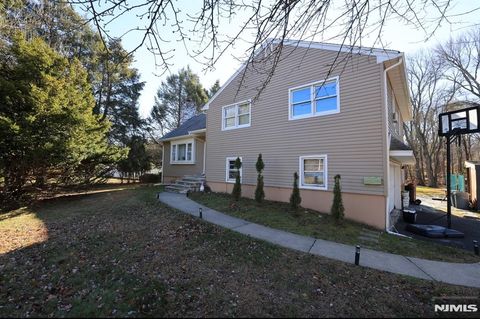 484 Caldwell Drive Wyckoff NJ 07481