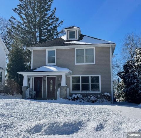 Photo of 52 Hill St #2nd Floor, Midland Park, NJ 07432 (MLS # 26003256)