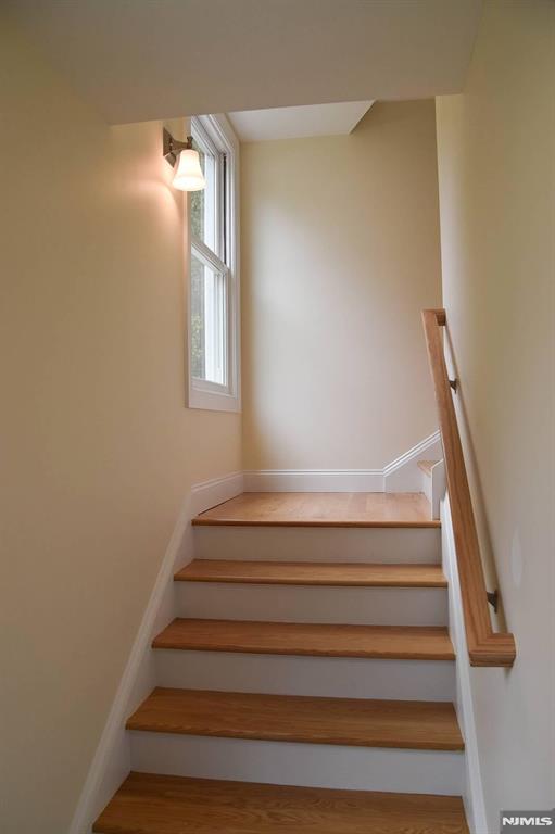 52 Hill Street 2nd Floor