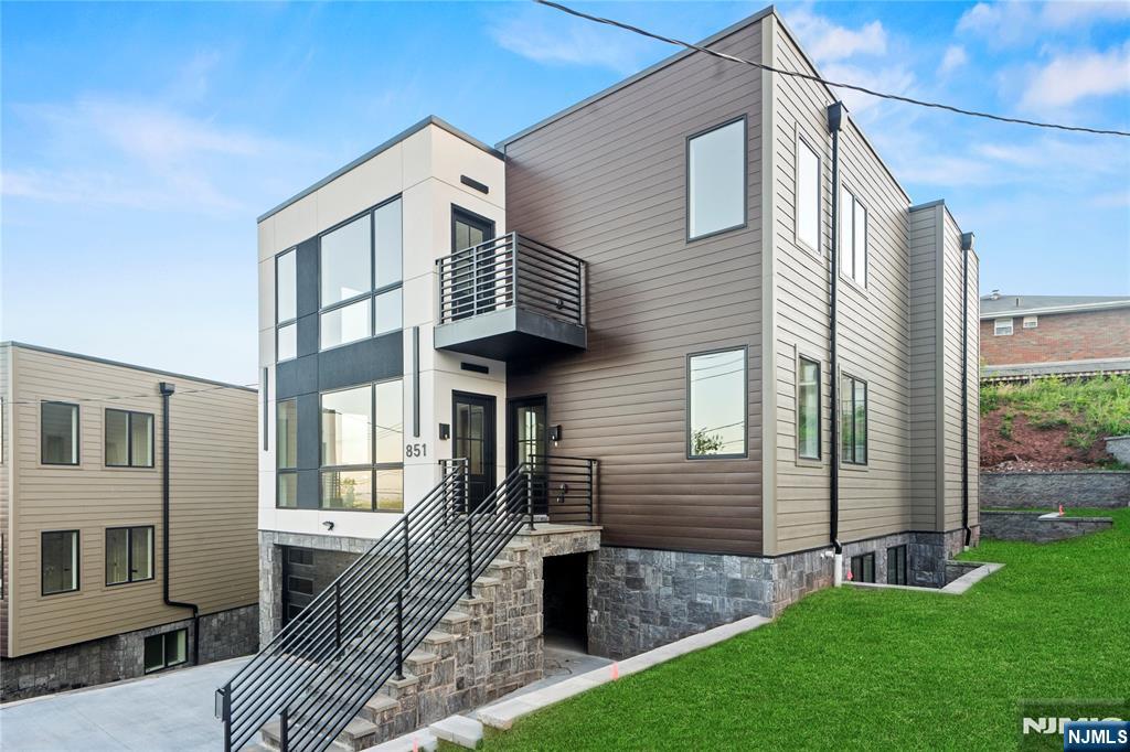 851 Pleasantview Terrace