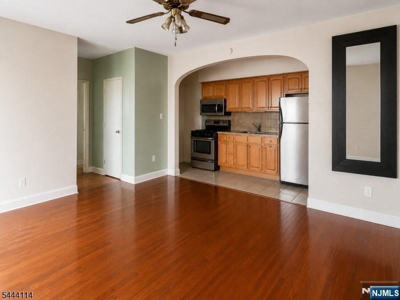 5 Pomona Avenue 4A