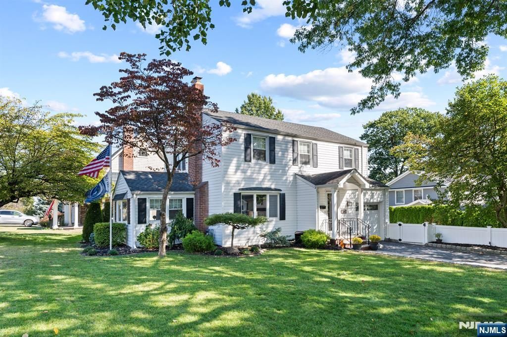 Photo of 276 Greenway Terrace, River Edge, NJ 07661 (MLS # 25036224)