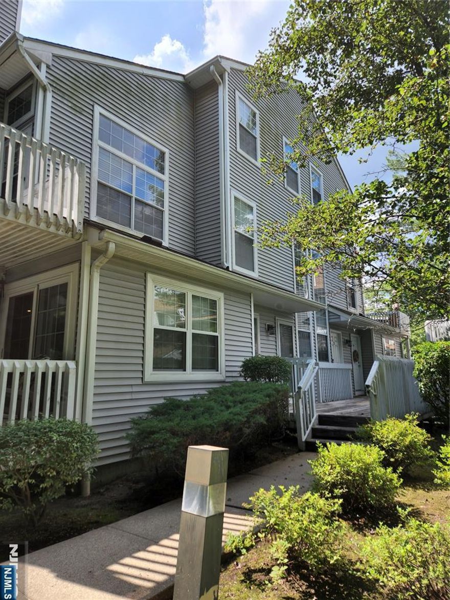 Ground Floor Shows beautifully! 2 bed 2bath with modern eat in kitchen. Unit has laminate floors throughout. Kitchen has been updated with and has an eat in area. Both baths have been updated and are adorable!! W/D, Fplc, patio. All new windows and Patio door. Complex has pool and tennis. There is plenty of parking for you and your guests. Excellent location near all local conveniences, NYC transportation and all major highways. Tenant pays all utilities.