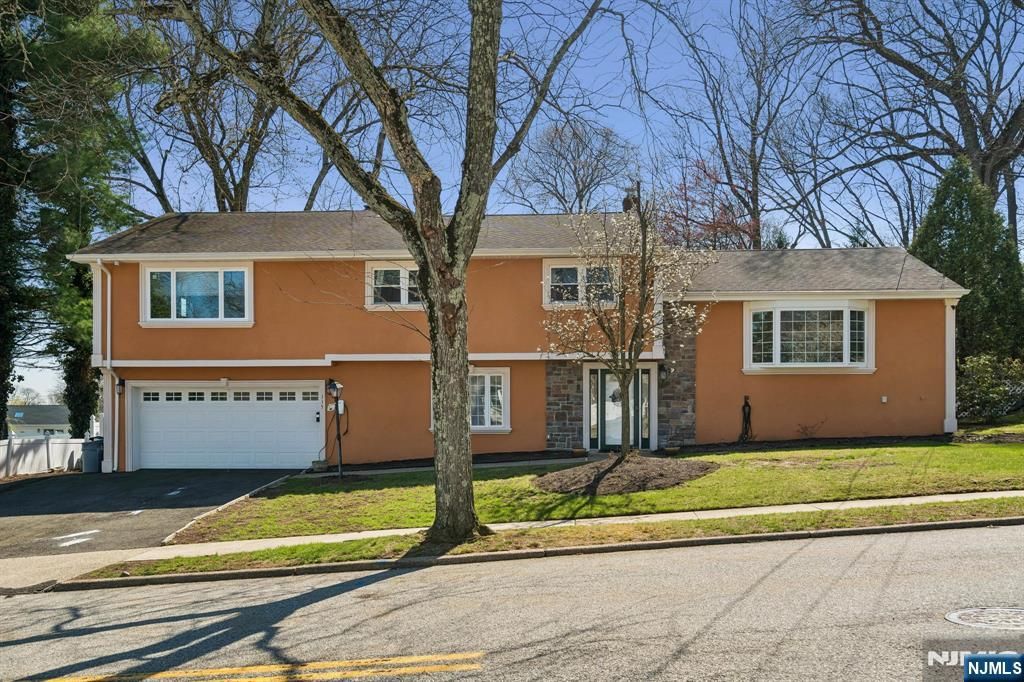 Photo of 115 Birchwood Terrace, Wayne, NJ 07470 (MLS # 26013136)