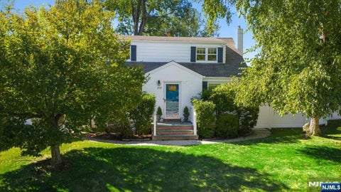 Photo of 813 Ridgewood Avenue, Oradell, NJ 07649 (MLS # 26033262)