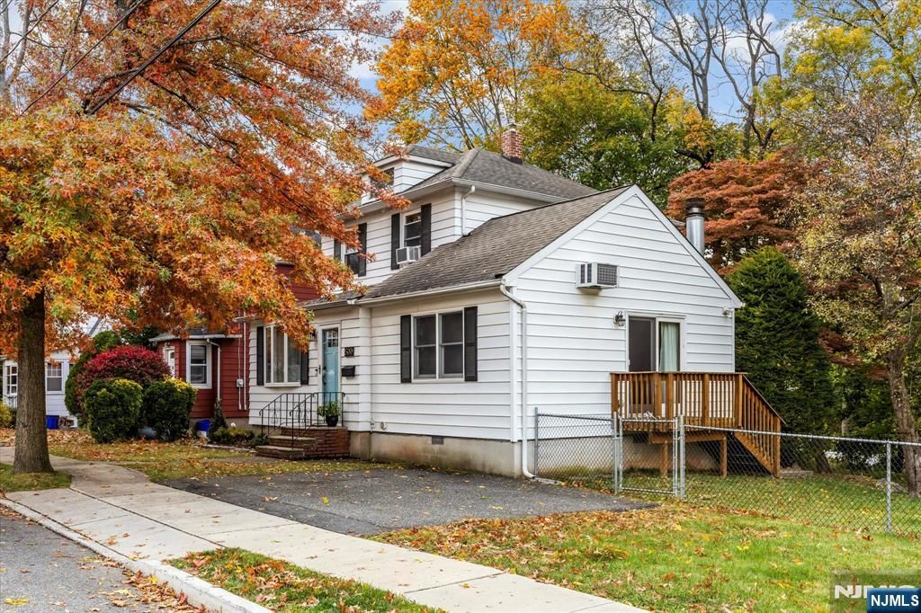 Photo of 500 Leonia Avenue, Bogota, NJ 07603 (MLS # 25038866)