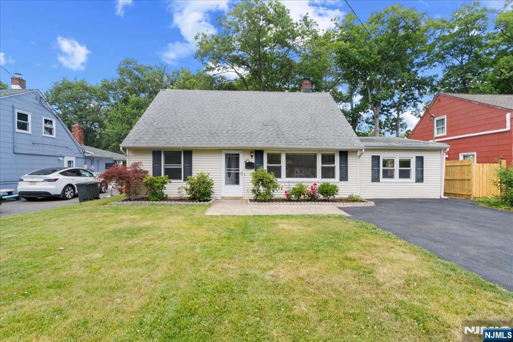 Photo of 40 Hunterdon Road, West Orange, NJ 07052 (MLS # 26023044)
