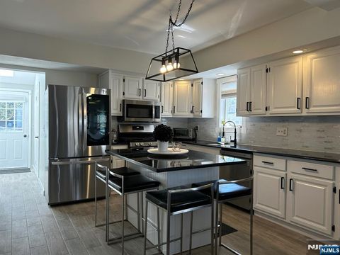 Photo of 80 Prospect Street, Midland Park, NJ 07432 (MLS # 25036629)