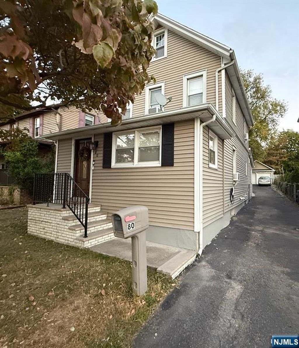Photo of 80 Prospect Street, Midland Park, NJ 07432 (MLS # 25036629)