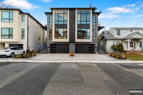 811 Jassamine Way Fort Lee NJ 07024