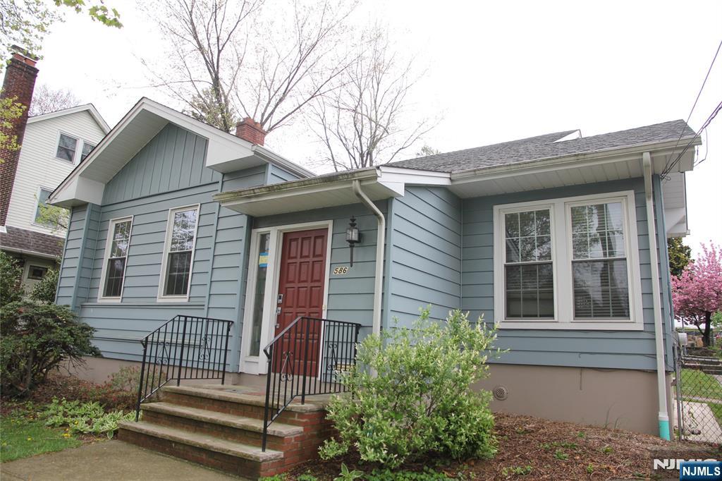 586 Hillside Street