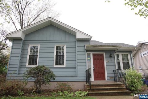 586 Hillside Street Ridgefield NJ 07657