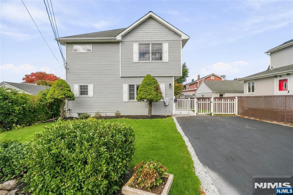 102 Sherwood Avenue