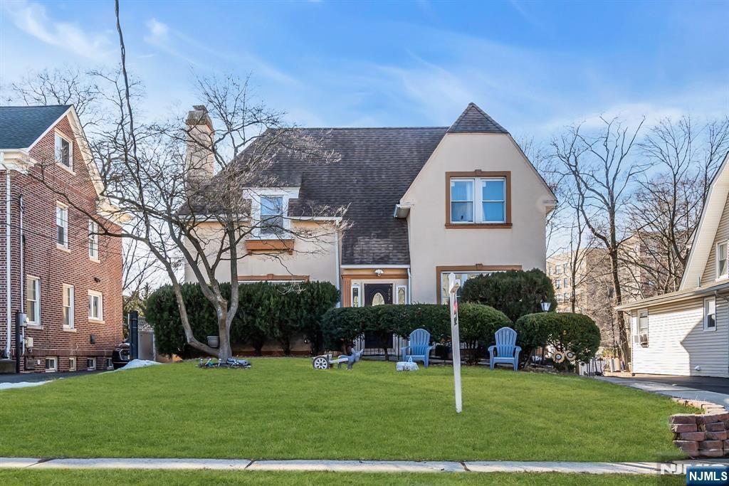 Photo of 297 Hamilton Place, Hackensack, NJ 07601 (MLS # 25043758)