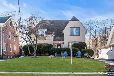 Photo of 297 Hamilton Place, Hackensack, NJ 07601 (MLS # 25043758)