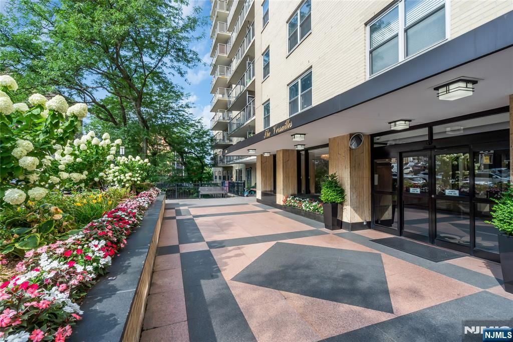 Photo of 6600 Boulevard East #11E, West New York, NJ 07093 (MLS # 25028099)
