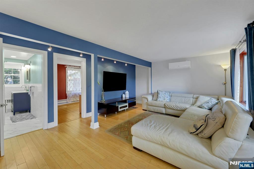 6 Akers Avenue