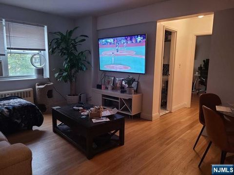 Photo of 2215 Central Rd #5A, Fort Lee, NJ 07024 (MLS # 26006882)