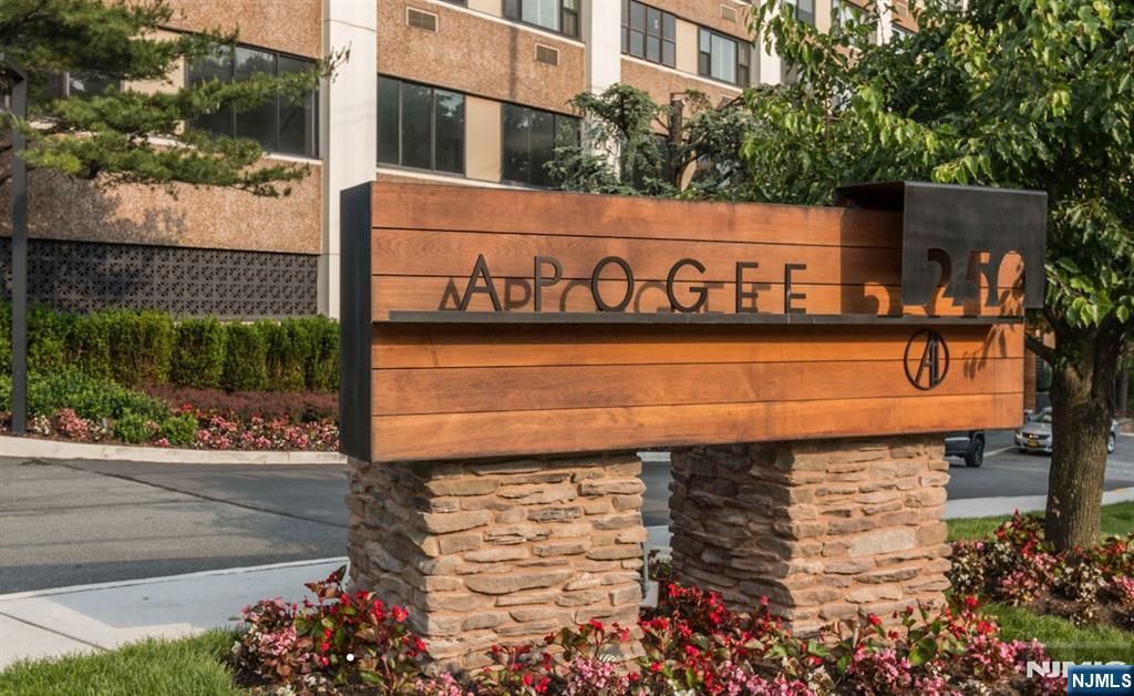 Photo of 250 Gorge Road #28I, Cliffside Park, NJ 07010 (MLS # 26011896)