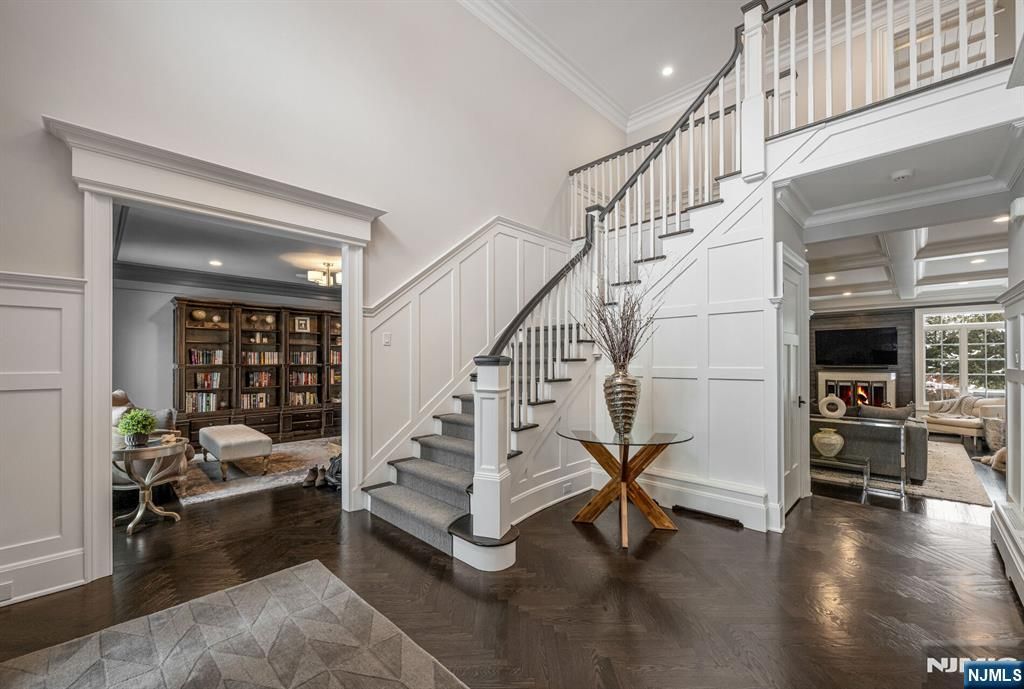 Photo of 11 Aldbury Drive, Upper Saddle River, NJ 07458 (MLS # 26000372)