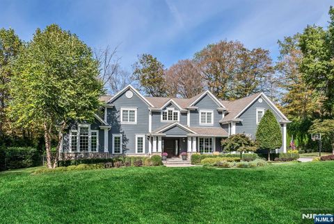 Photo of 11 Aldbury Drive, Upper Saddle River, NJ 07458 (MLS # 26000372)