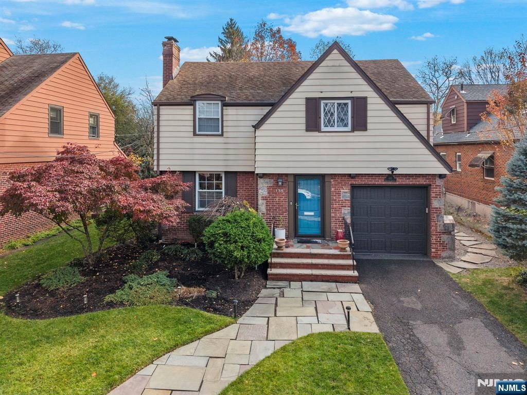 Photo of 135 Hillcrest Avenue, Leonia, NJ 07605 (MLS # 25037456)