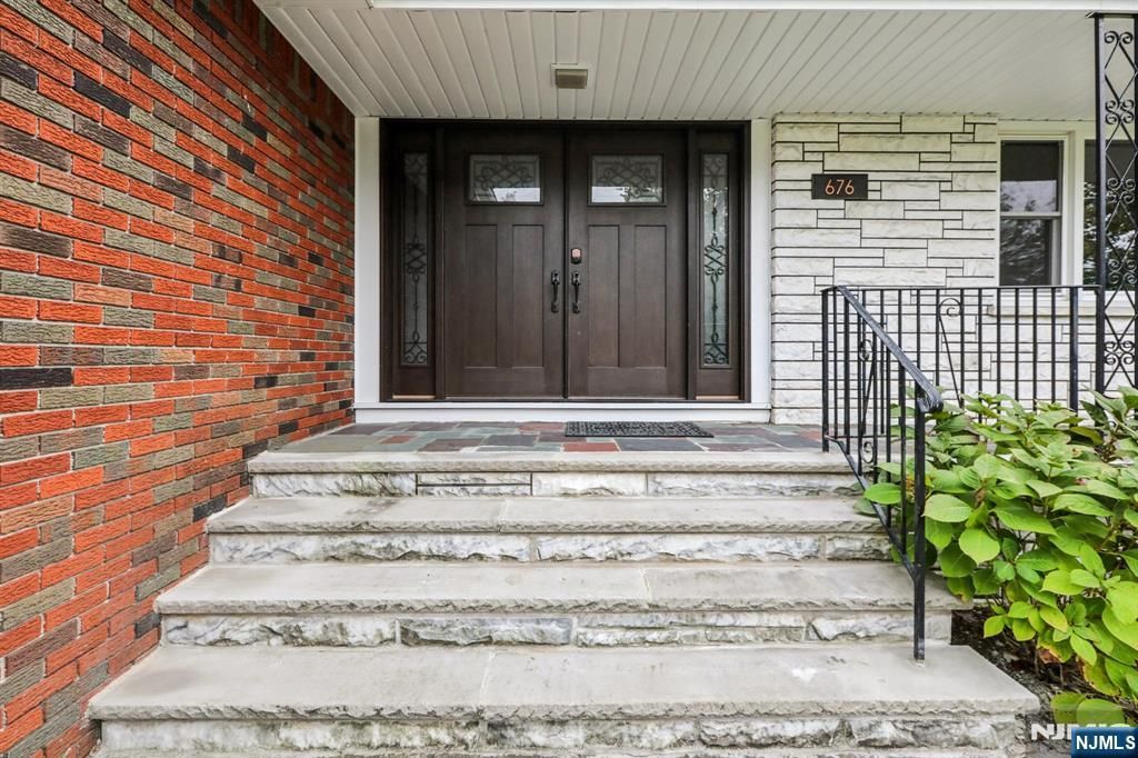 Photo of 676 Kingsbridge Lane, Ridgewood Village, NJ 07450 (MLS # 25034265)