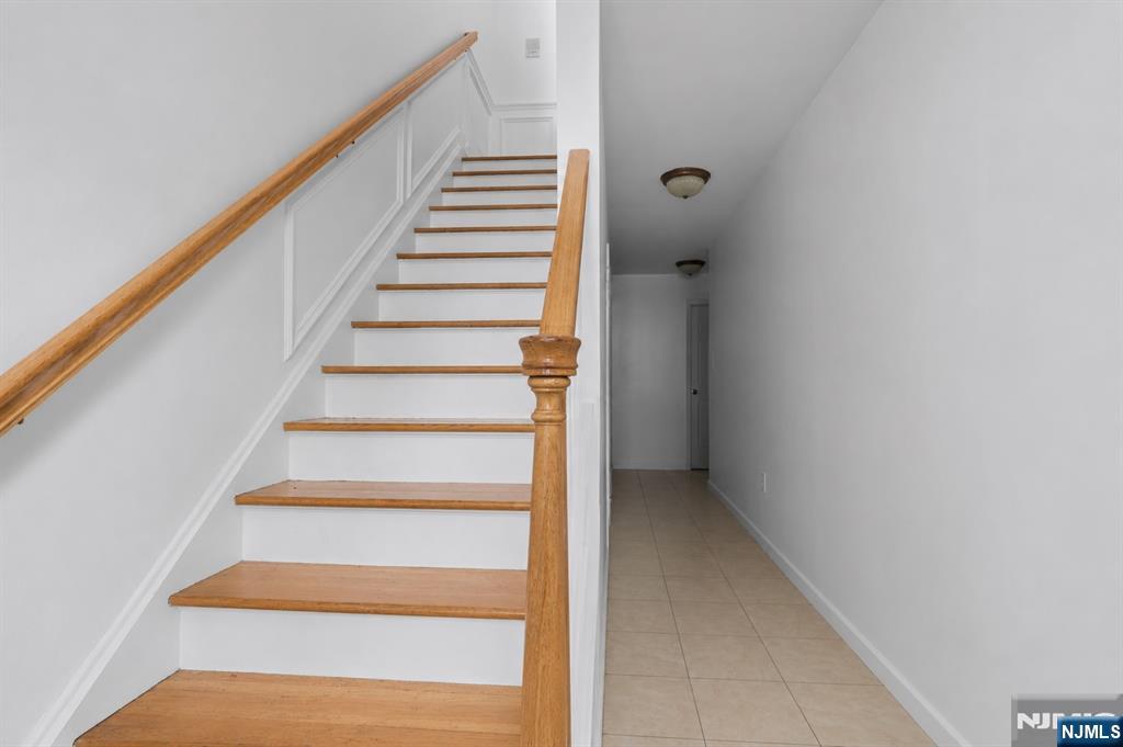 9 Hackensack Avenue