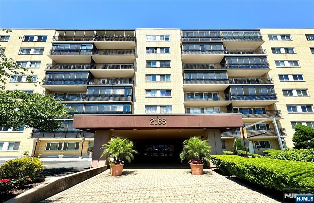 Photo of 2185 Lemoine Avenue #4M, Fort Lee, NJ 07024 (MLS # 26007189)