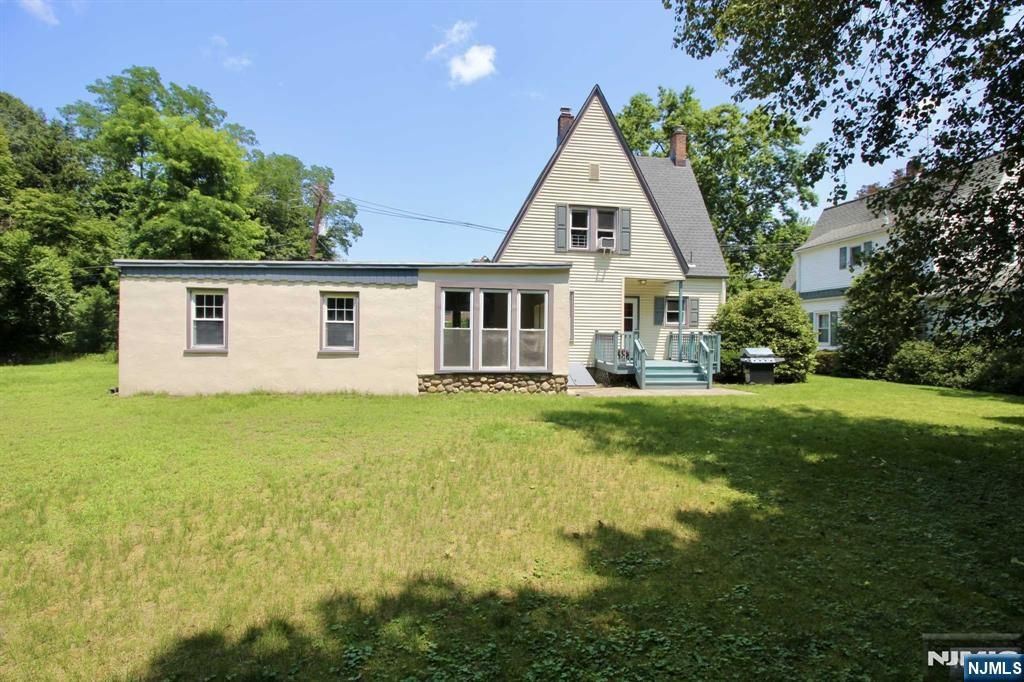 Photo of 6 Cottage Place, Allendale, NJ 07401 (MLS # 25035553)