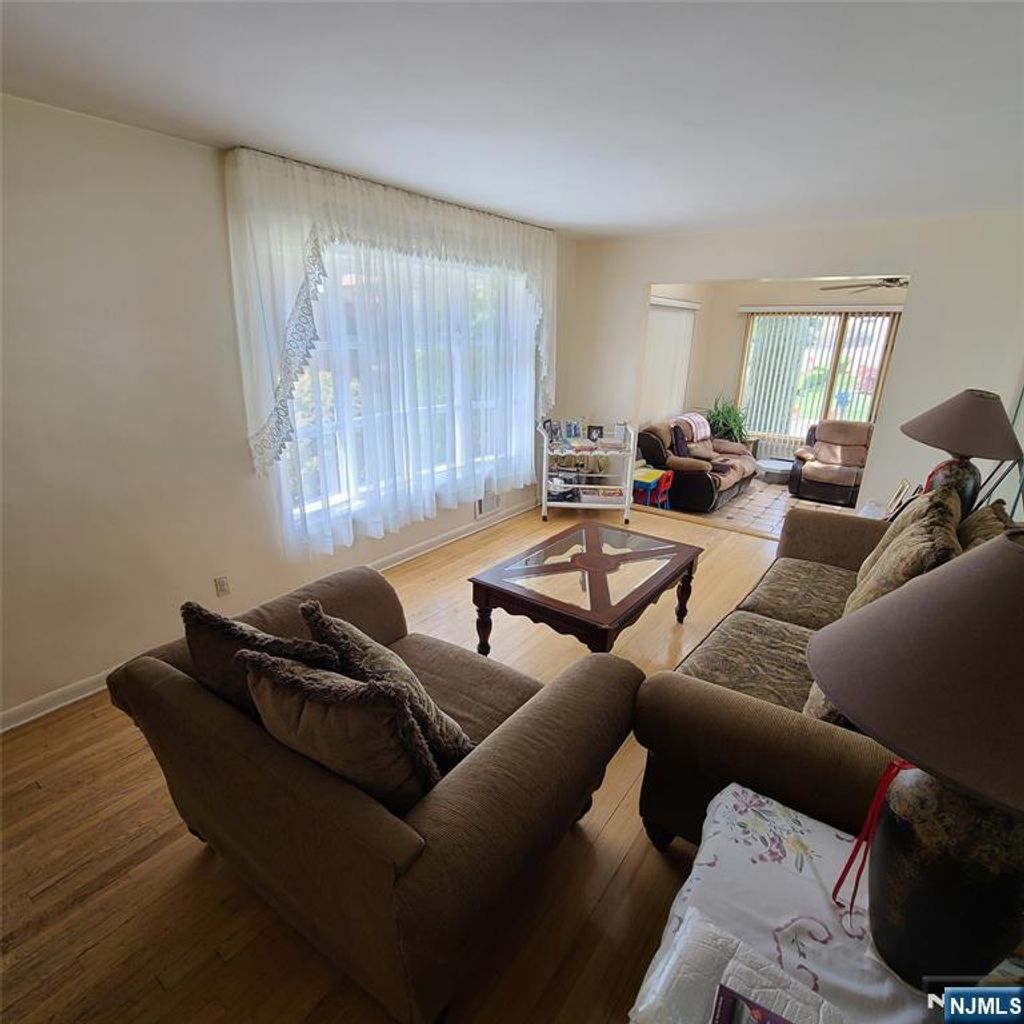 Photo of 792 Kingsland Avenue, Ridgefield, NJ 07657 (MLS # 26001711)